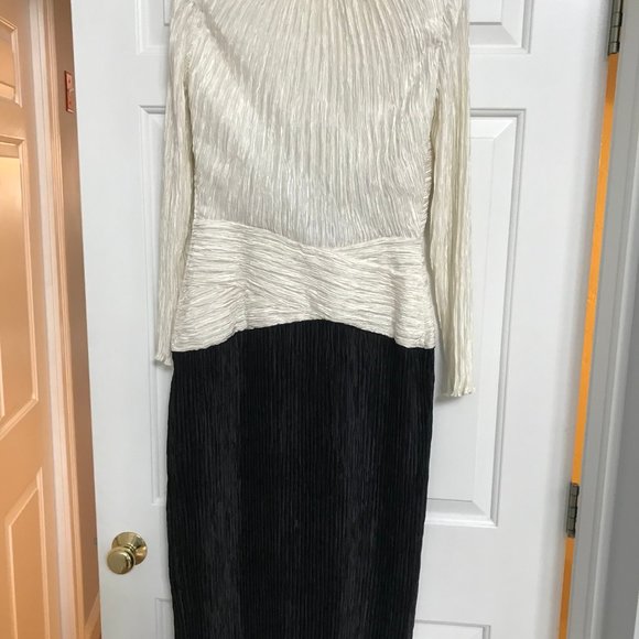 Mary McFadden Couture dress - Picture 2 of 2